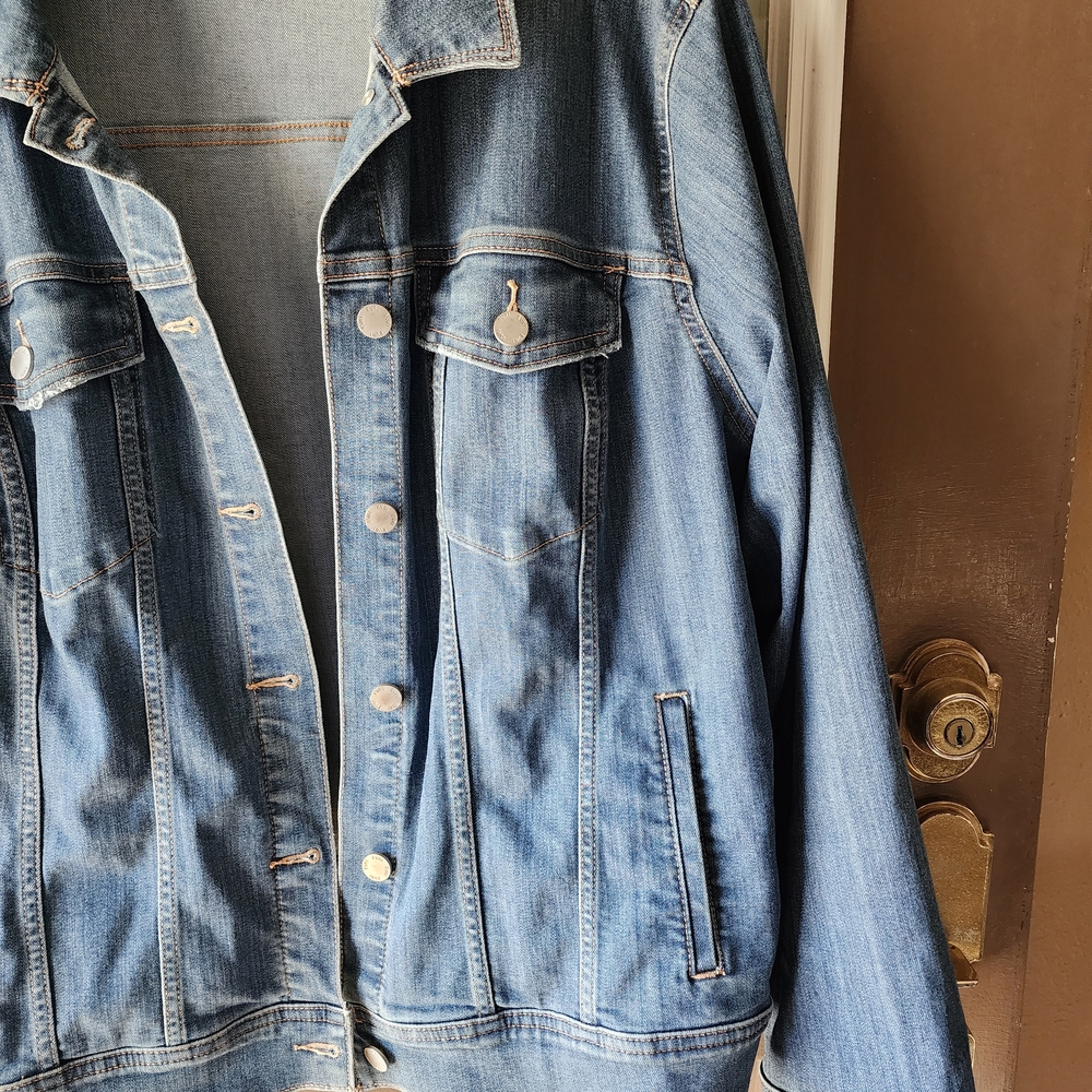 EVRI Classic Blue Jean Jacket - Picture 3 of 4